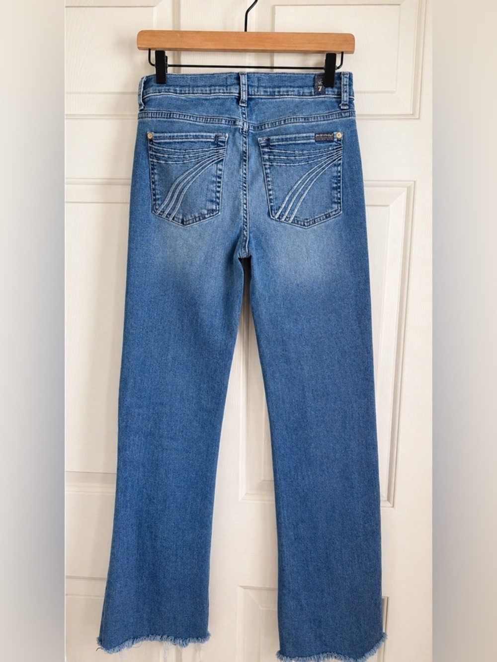 7 For All Mankind Women's mid rise wide leg DOJO jean in almost love size 27